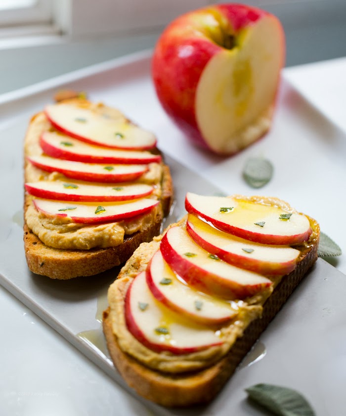 9-10_9999_202hummus-sandwich-apple