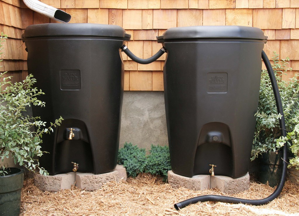 Dasiy_Chain_water_barrels_01