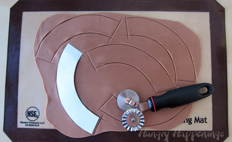 edible-modeling-chocolate-cupcake-wrappers