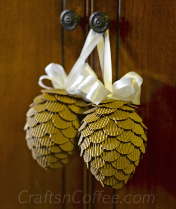 diy-pinecone-ornaments