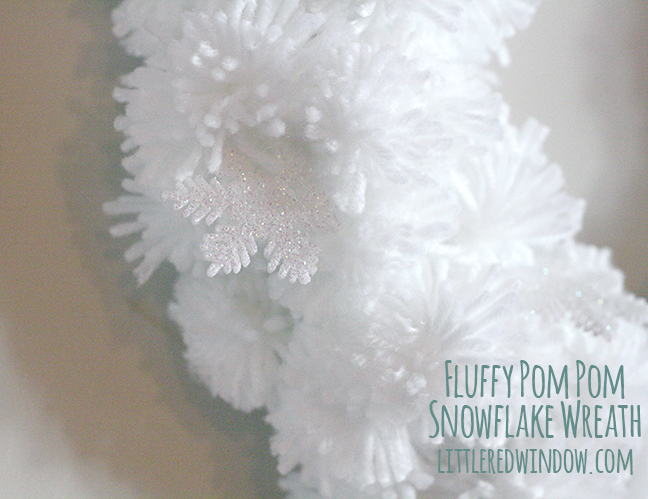pompom_snowflake_wreath_littleredwindow03