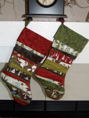His-and-Hers-Scrappy-Christmas-Stocking-Quilt-Patterns_Medium_ID-557208
