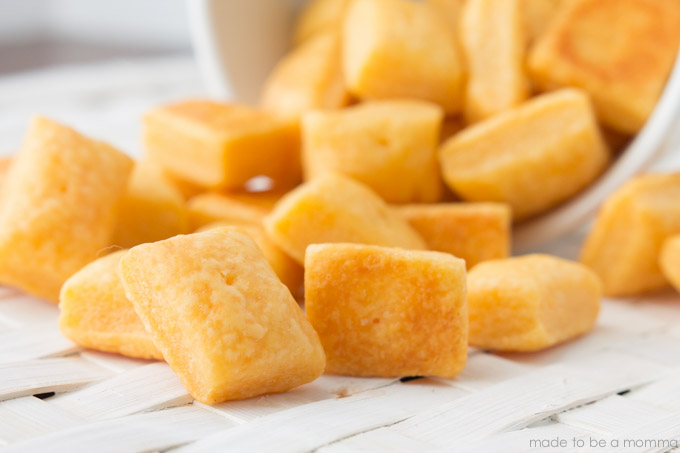 Homemade-Cheese-Crackers-7