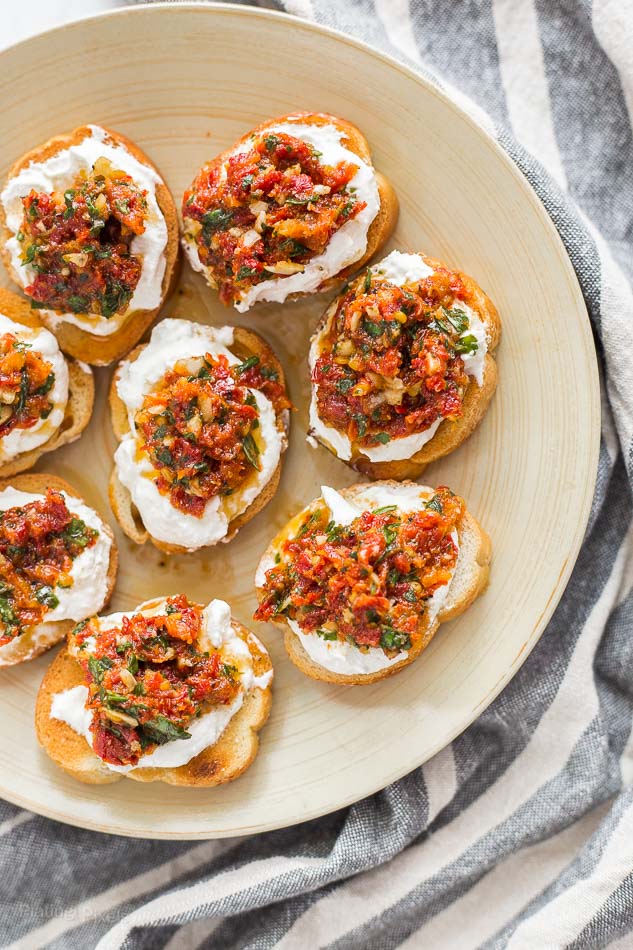 Sun-Dried-Tomato-and-Ricotta-Crostini-recipe-5