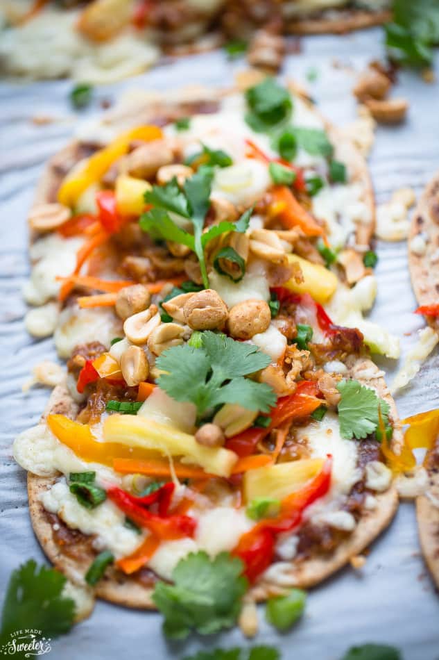 Thai-Chicken-Flatbread-Pizza-is-perfect-for-busy-weeknights-6-e1452681695908