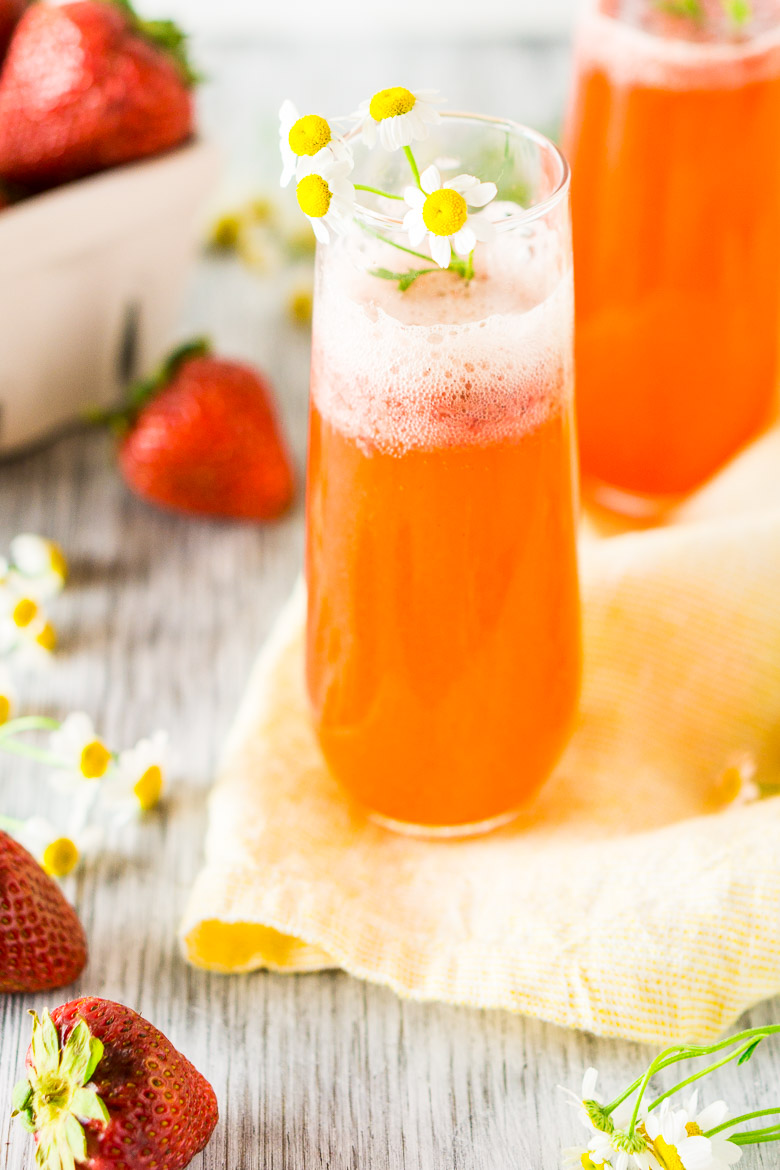 strawberry-aperol-spritz