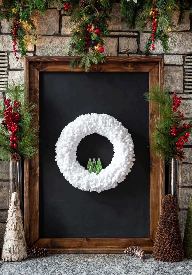 DIY-Winter-Loop-Yarn-Wreath-014
