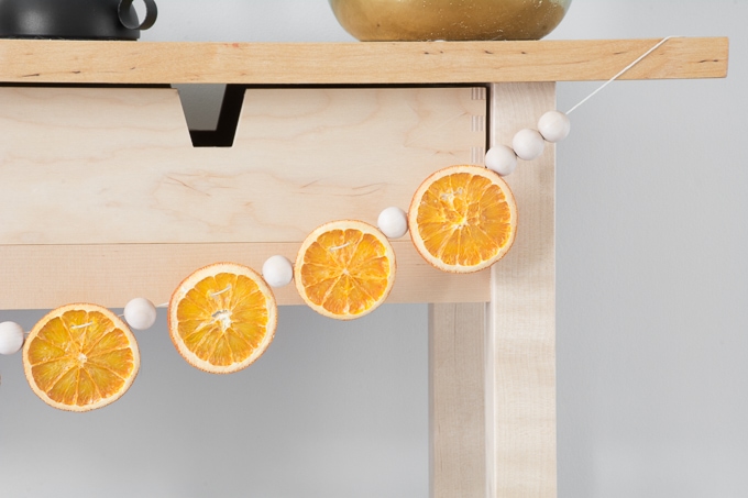 DIY-Dried-Orange-Garland-14.jpg