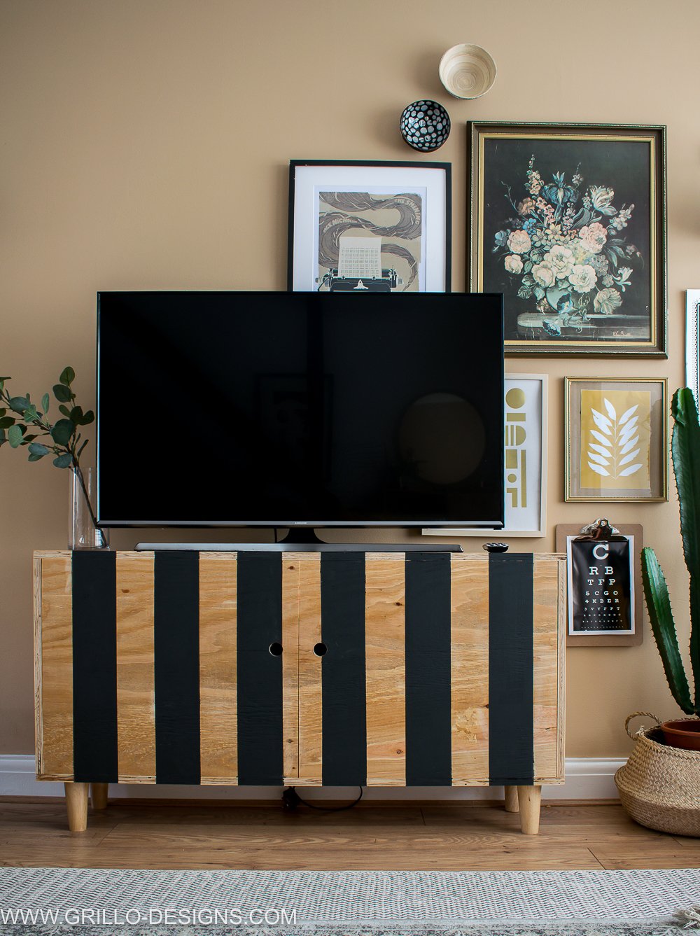 rustic-modern-diy-tv-stand.jpg