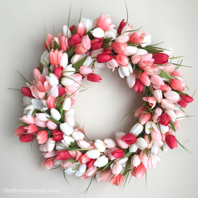 DIY-tulip-wreath-easy-tutorial-coral-peach-tulips1.jpg