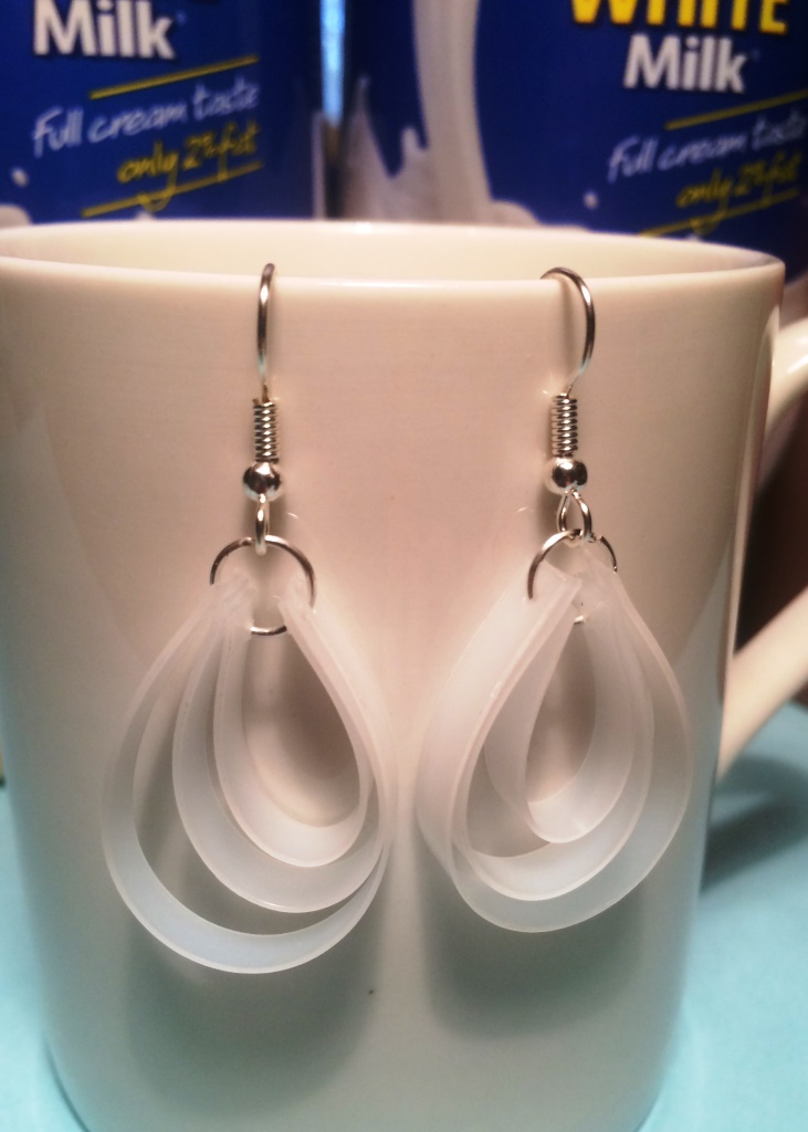 Cute-Plastic-Earrings-made-from-Milk-Bottles-thelinkssite.com_.jpg