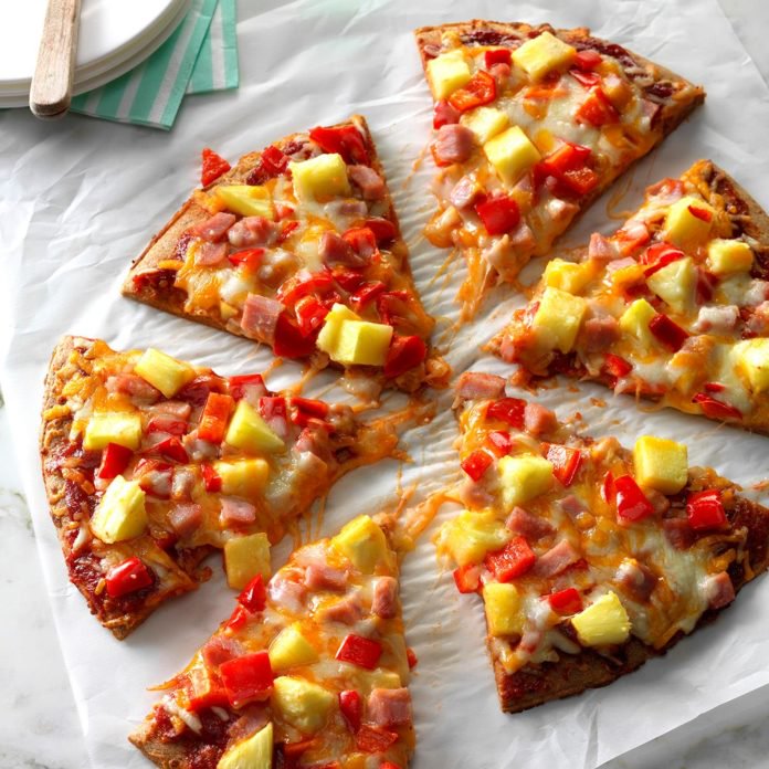 Quick-Hawaiian-Pizza_EXPS_HCK17_61320_B09_13_4b-696x696